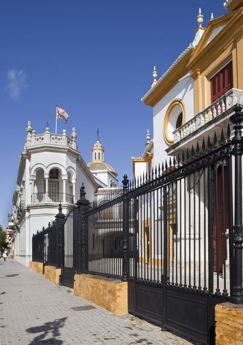 Edificio de la Casa de la Real Maestranza, junto a su Plaza de Toros.